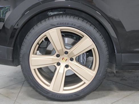 Used 2024 Porsche Cayenne Coupe AWD/4WD image 13