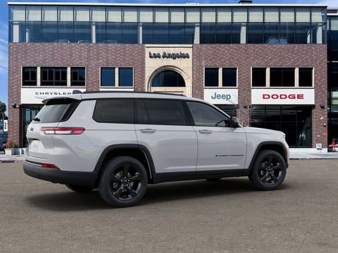 New 2025 Jeep Grand Cherokee L Altitude image 4