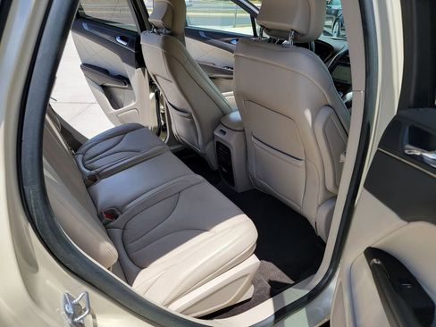 Used 2018 Lincoln MKC Reserve FWD image 12