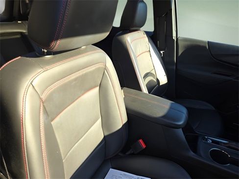 Used 2022 Chevrolet Equinox RS w/ RS Leather Package image 32