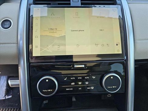 New 2025 Land Rover Discovery Dynamic SE image 21