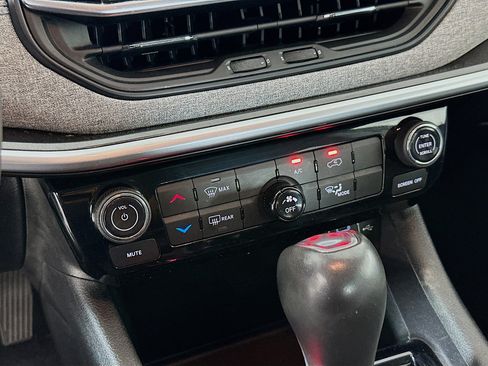 Used 2022 Jeep Compass Latitude FWD image 23