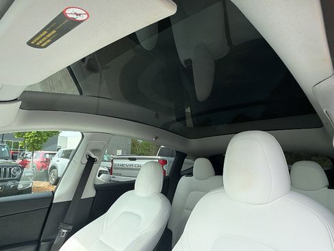 Used 2022 Tesla Model Y Performance image 18