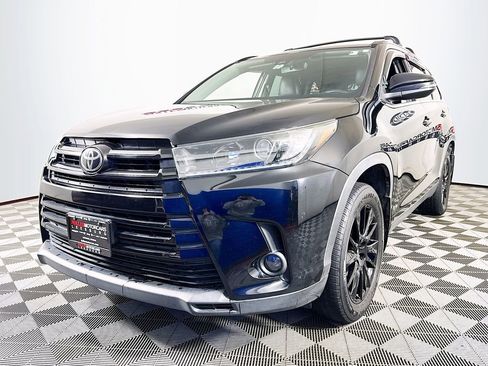 Used 2019 Toyota Highlander SE image 3