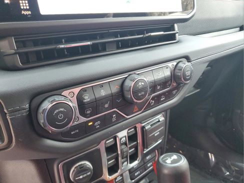 Used 2024 Jeep Wrangler Rubicon 392 image 17