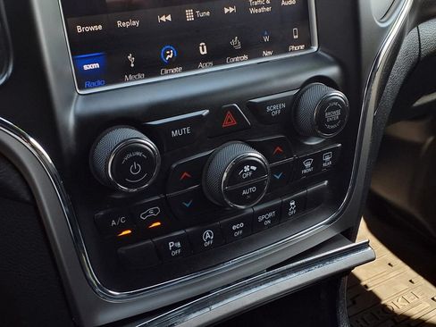 Used 2018 Jeep Grand Cherokee Altitude RWD image 10