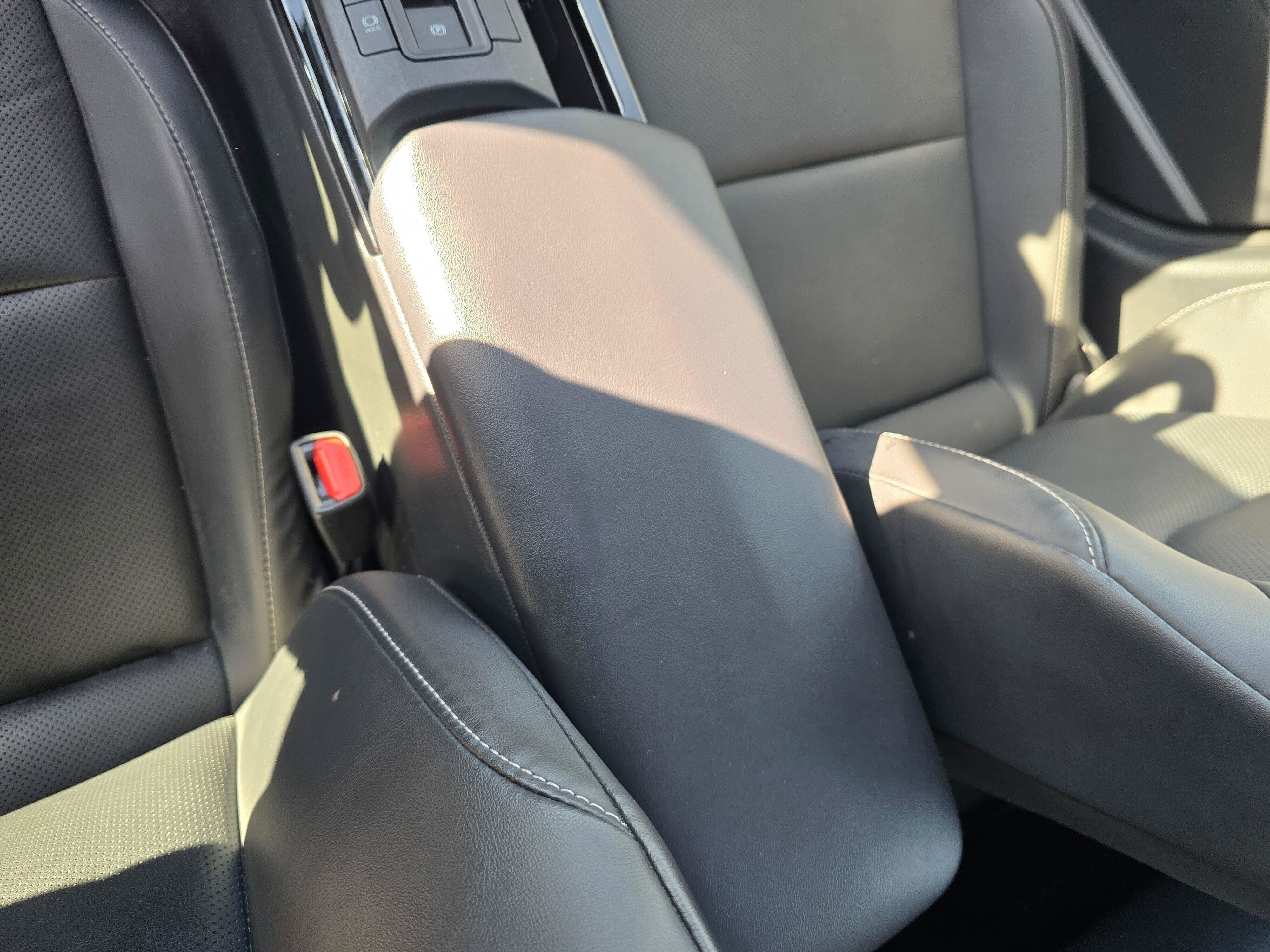 Certified 2025 Toyota Prius XLE FWD image 29
