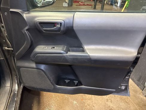 Used 2019 Toyota Tacoma SR RWD image 8