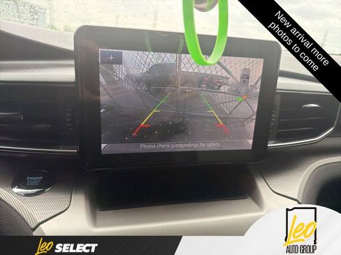 Used 2022 Ford Explorer XLT w/ Equipment Group 202A AWD/4WD image 10
