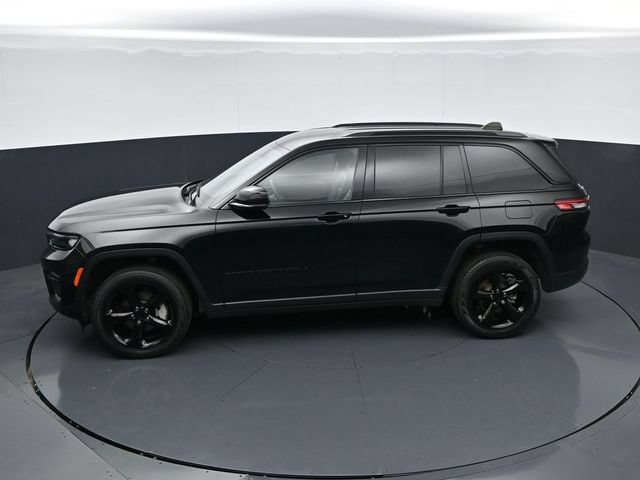 Used 2023 Jeep Grand Cherokee Limited w/ Black Appearance Package AWD/4WD image 40