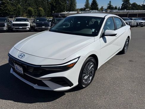 Used 2025 Hyundai Elantra Hybrid FWD image 1