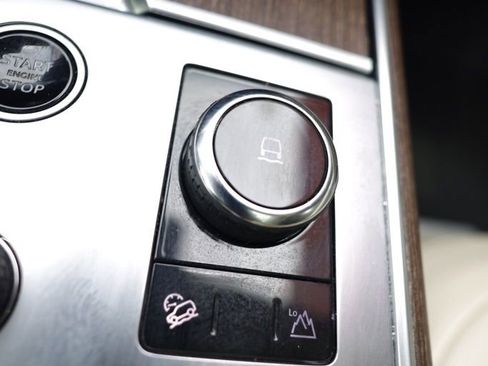 Used 2023 Land Rover Range Rover SE image 28