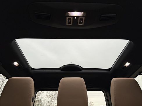 New 2026 Land Rover Discovery Limited Edition image 32