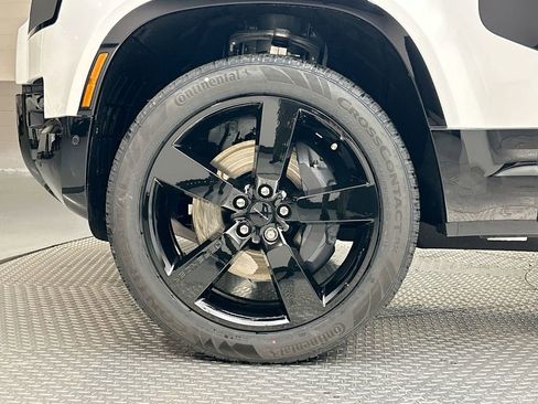 New 2026 Land Rover Defender 110 X-Dynamic SE image 5