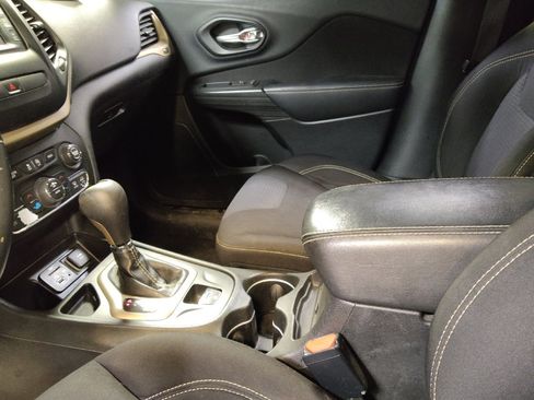 Used 2016 Jeep Cherokee Latitude w/ Comfort/Convenience Group image 26