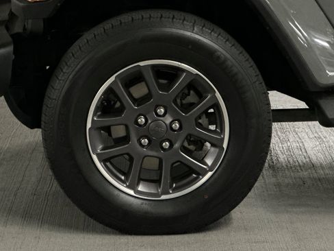 Used 2020 Jeep Gladiator Overland image 26