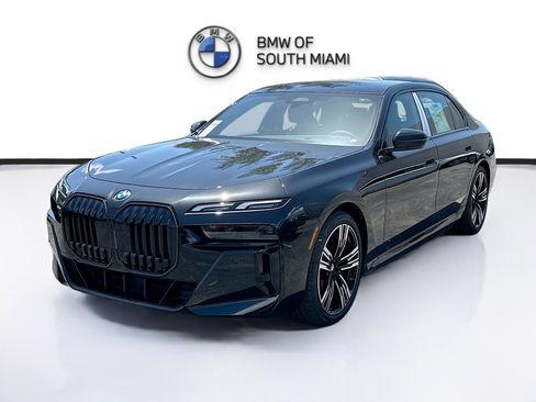 New 2026 BMW i7 eDrive50 w/ M Sport Package RWD image 3