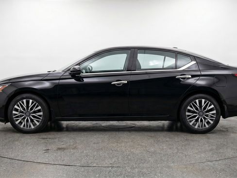 Used 2025 Nissan Altima 2.5 SV FWD image 5