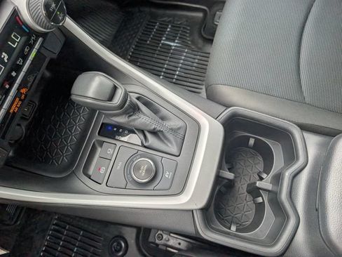 Used 2022 Toyota RAV4 LE AWD/4WD image 18