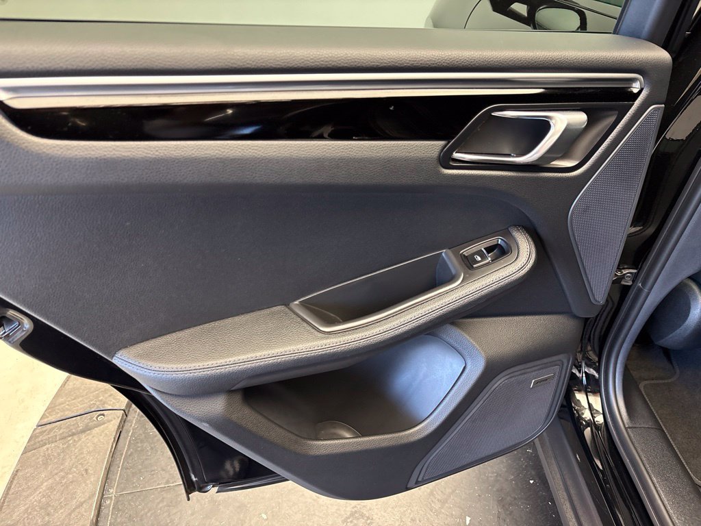 Certified 2023 Porsche Macan S AWD/4WD image 18