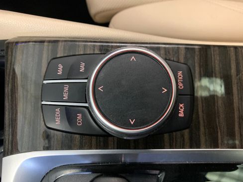 Used 2022 BMW 530i xDrive w/ Premium Package image 61