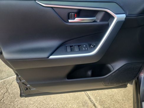 Used 2020 Toyota RAV4 XSE image 12