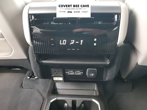 New 2026 Jeep Grand Wagoneer L 2WD image 21