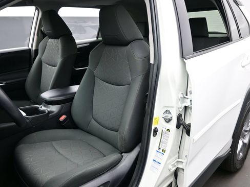 Used 2022 Toyota RAV4 XLE w/ Convenience Package AWD/4WD image 12