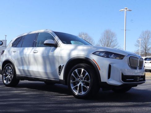 New 2026 BMW X5 sDrive40i w/ Premium Package image 3