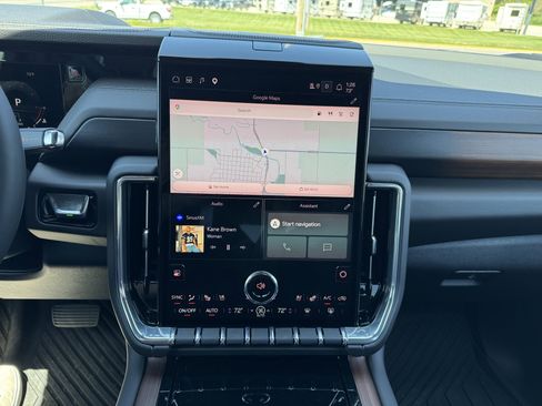 Used 2025 GMC Yukon Denali w/ Denali Reserve Package AWD/4WD image 15