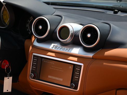Used 2015 Ferrari California T RWD image 36