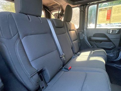 Used 2018 Jeep Wrangler Unlimited Sahara AWD/4WD image 26