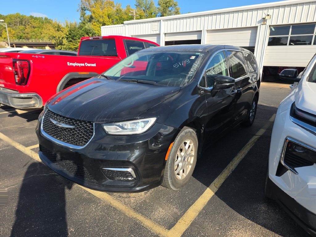 Used 2024 Chrysler Pacifica Touring-L FWD image 3