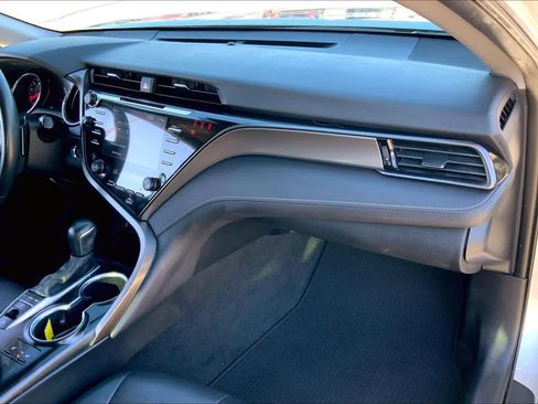 Used 2020 Toyota Camry XSE image 17