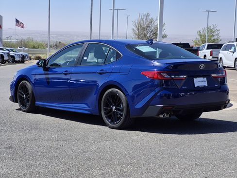 Used 2025 Toyota Camry SE image 5