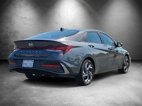 Certified 2025 Hyundai Elantra Sport FWD image 3
