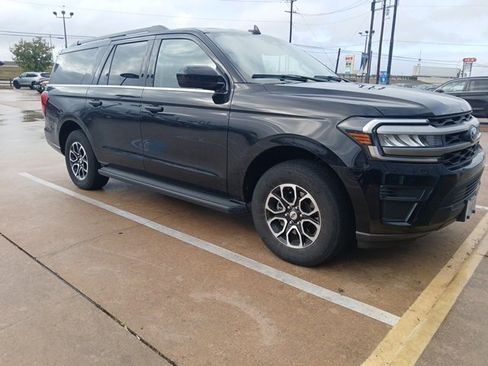 Used 2024 Ford Expedition Max XLT image 3