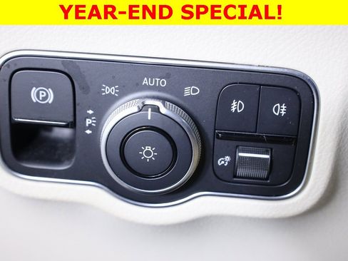 Used 2022 Mercedes-Benz GLB 250 4MATIC image 11