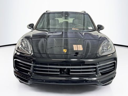 Used 2023 Porsche Cayenne Platinum Edition image 6