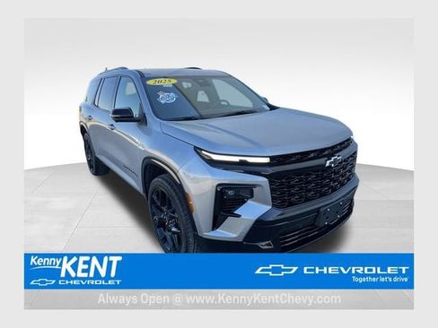 Used 2025 Chevrolet Traverse RS w/ LPO, Floor Liner Package AWD/4WD image 1