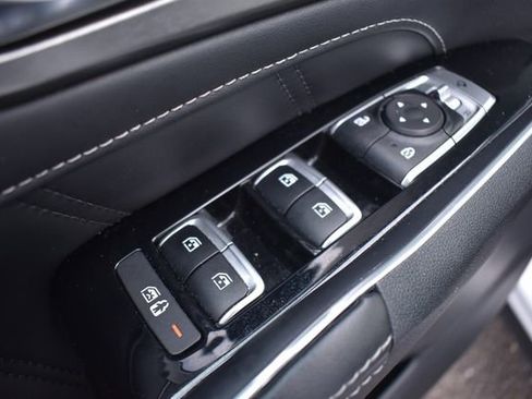 Certified 2023 Kia Sorento SX image 22