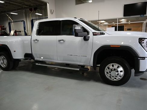 New 2026 GMC Sierra 3500 Denali w/ Denali Reserve Package image 4