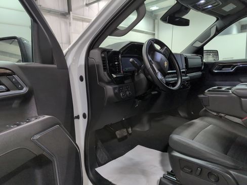 Used 2023 Chevrolet Silverado 1500 LT w/ Protection Package AWD/4WD image 7