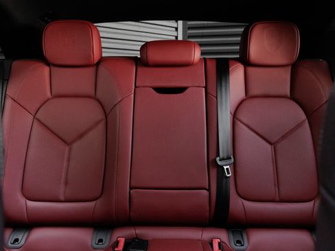 Certified 2023 Porsche Macan S AWD/4WD image 26