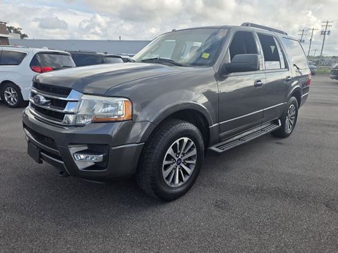 Used 2017 Ford Expedition XLT AWD/4WD image 3