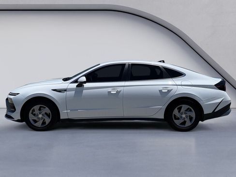 Certified 2025 Hyundai Sonata SE FWD image 2