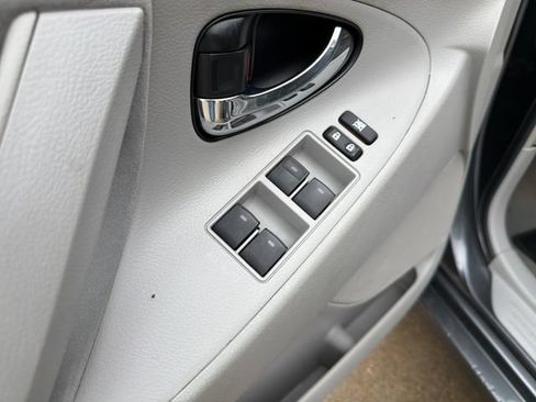 Used 2010 Toyota Camry LE FWD image 13