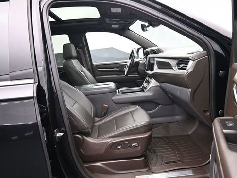 Used 2021 GMC Yukon XL Denali w/ Denali Premium Package image 44