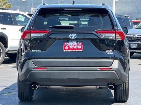 Certified 2022 Toyota RAV4 XLE Premium image 8