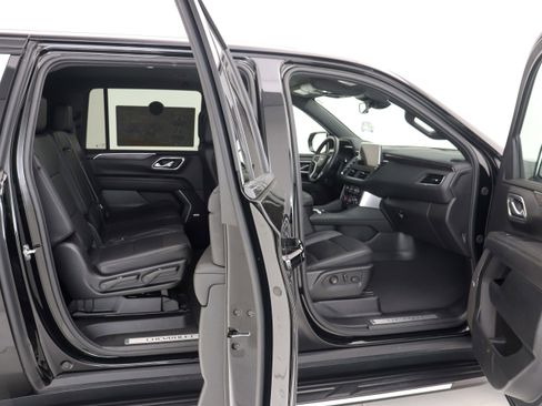 Used 2024 Chevrolet Suburban LT image 13